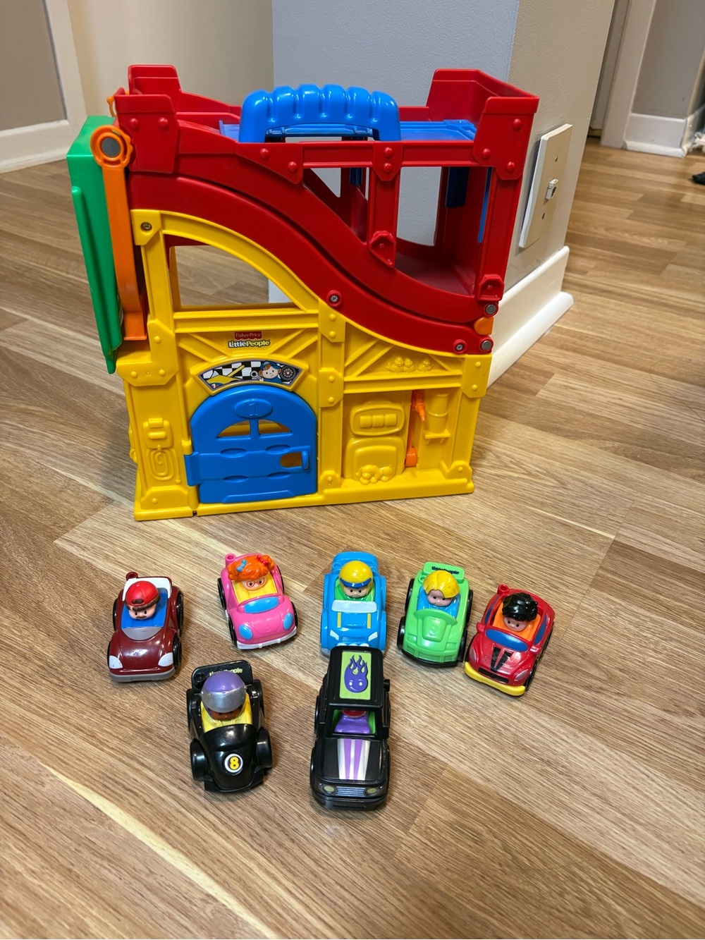 Fisher-Price wheelie track Little People Garage with 7 Toy Cars
